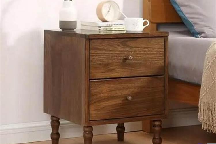 床头柜摆什么好