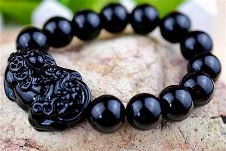 属马佩戴黑曜石本命佛