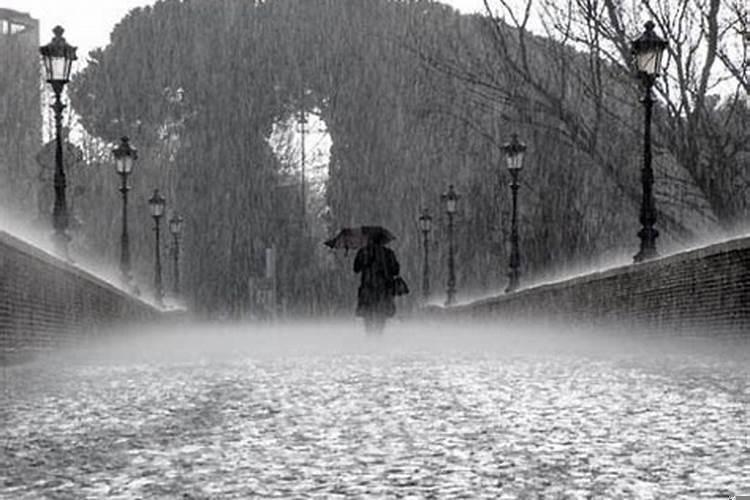 孕妇梦见打雷下雨是什么意思呢