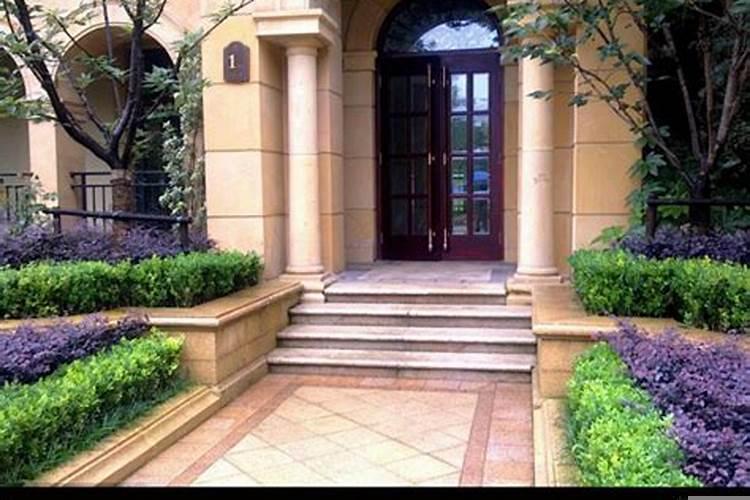 农村二层楼楼梯在什么位置好