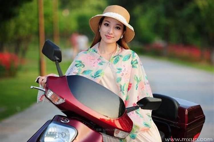 梦到已故的父亲给我钱是什么意思