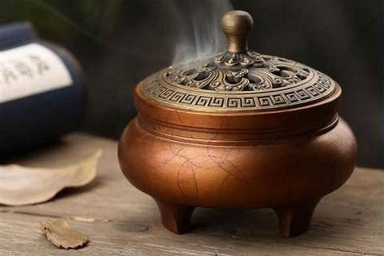 家里香炉里面放什么最好