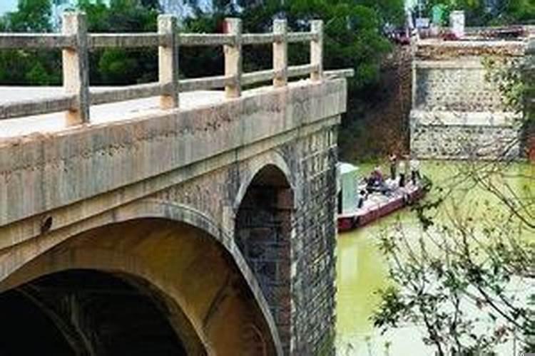 梦见桥发大水过不去