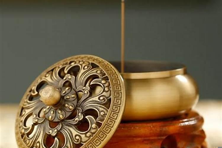 家里香炉里面放什么最好