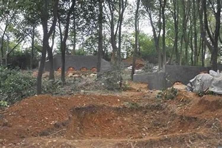 下雨坟头塌陷预示什么
