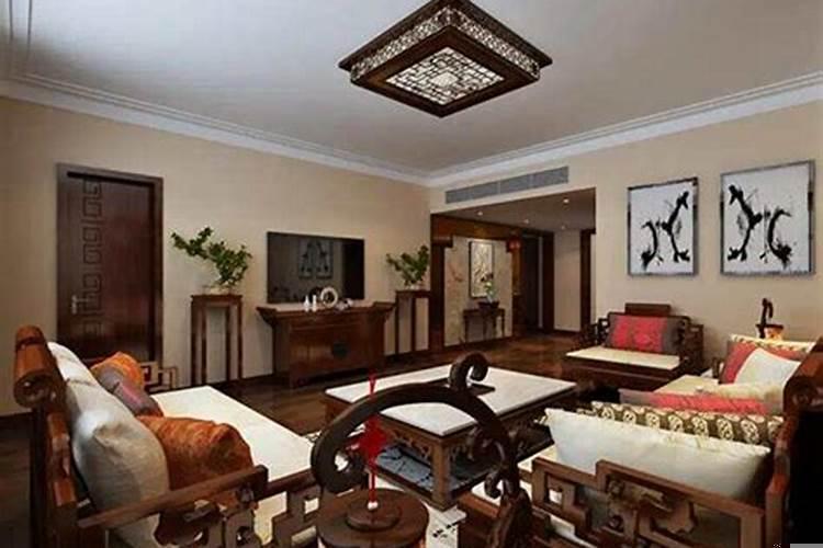 中间户客厅挂什么东西比较好看