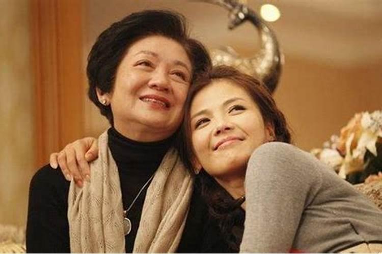 梦到和两个女人生发关系