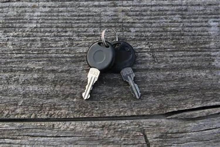 女人梦见情人给自己一串钥匙