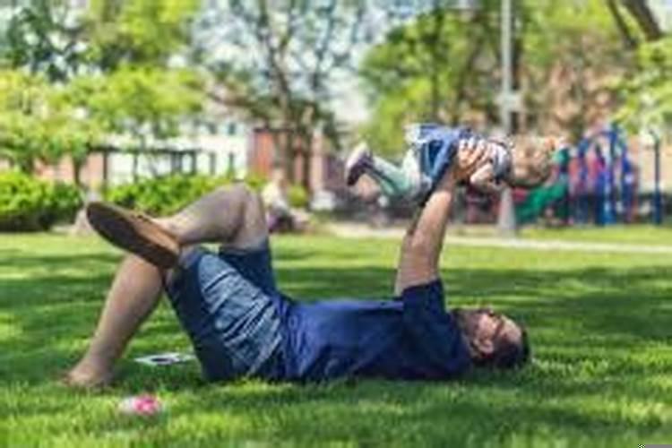 梦见死去的舅舅和我们有说有笑