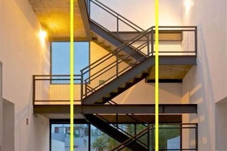 两幢建筑物中间相连