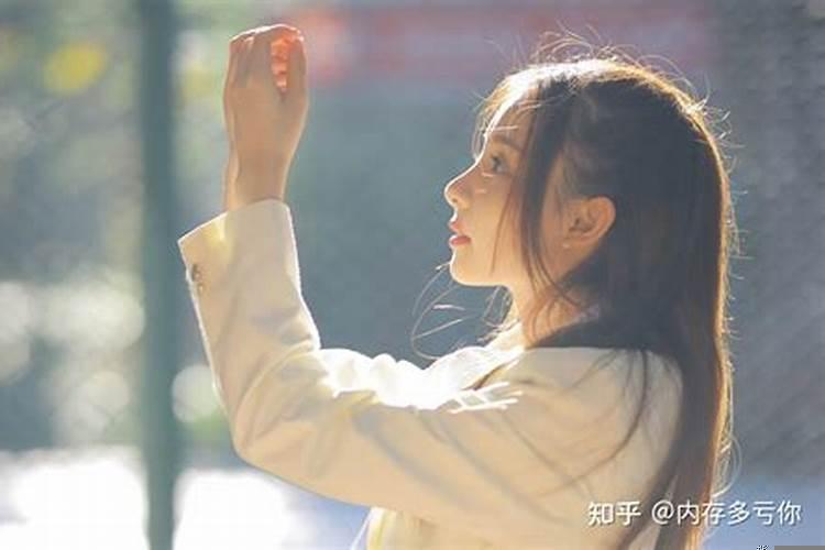 感情上慢热的女生