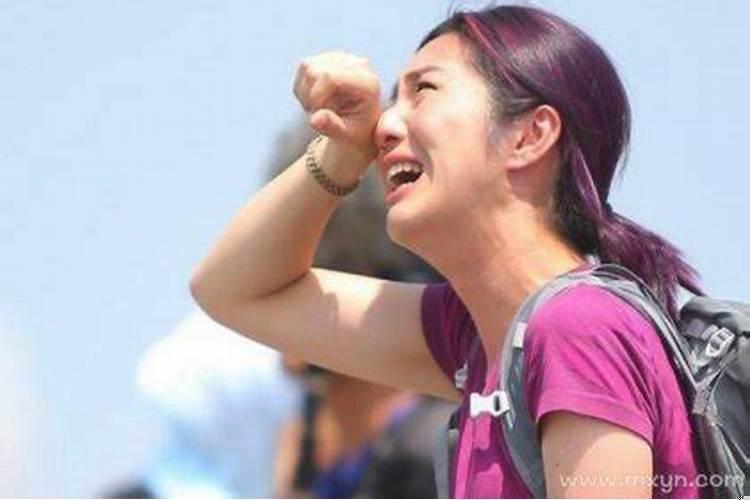 女人梦见自己哭