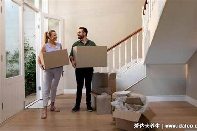 门面红色配什么颜色