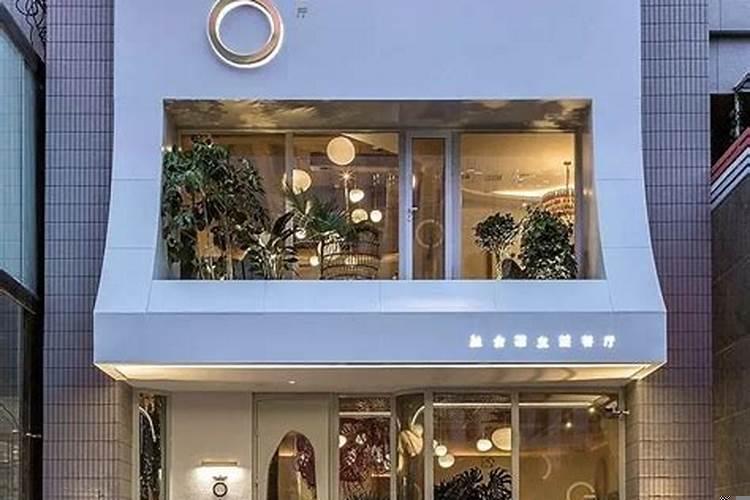 门面红色配什么颜色