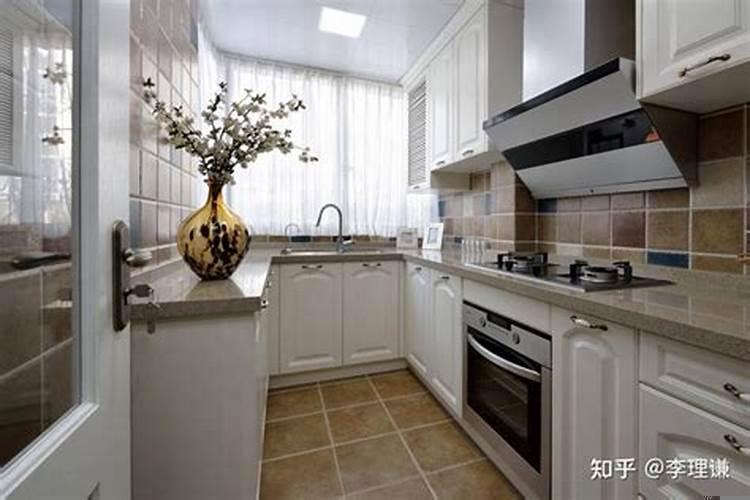 灶正对厨房门在风水上好吗?