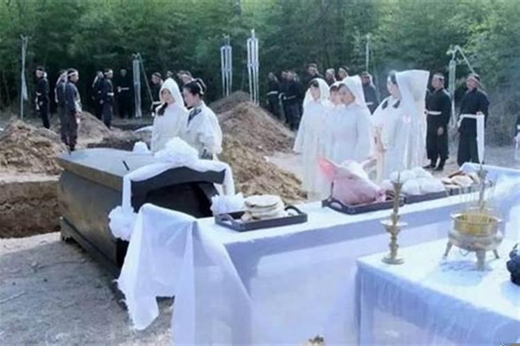 梦见孝布是黑色的