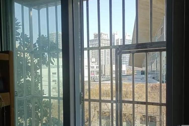 房间挨马路太吵用什么可以隔音