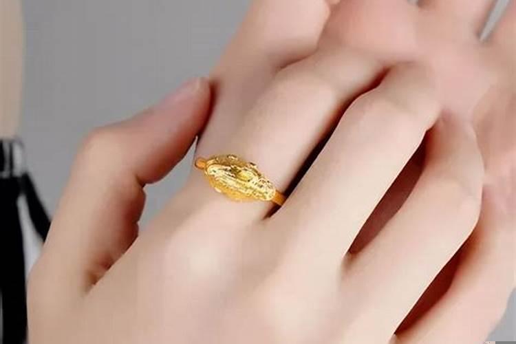 聚财戒指应该戴在哪只手指上呢