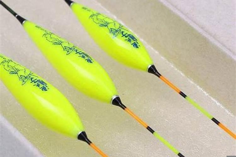 新手钓鱼怎么看漂提竿