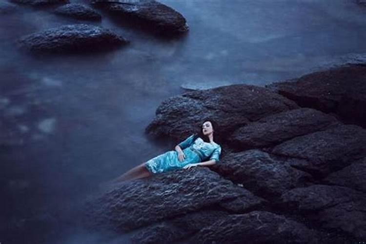 梦见死去的姐妹