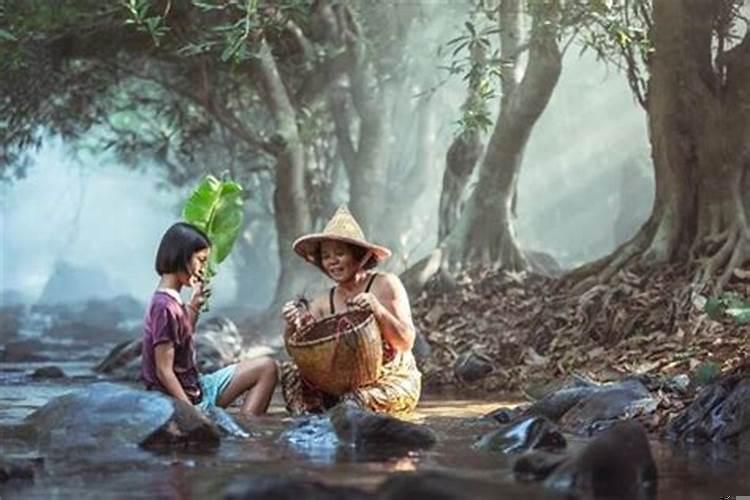 梦见奶奶还活着就办丧事