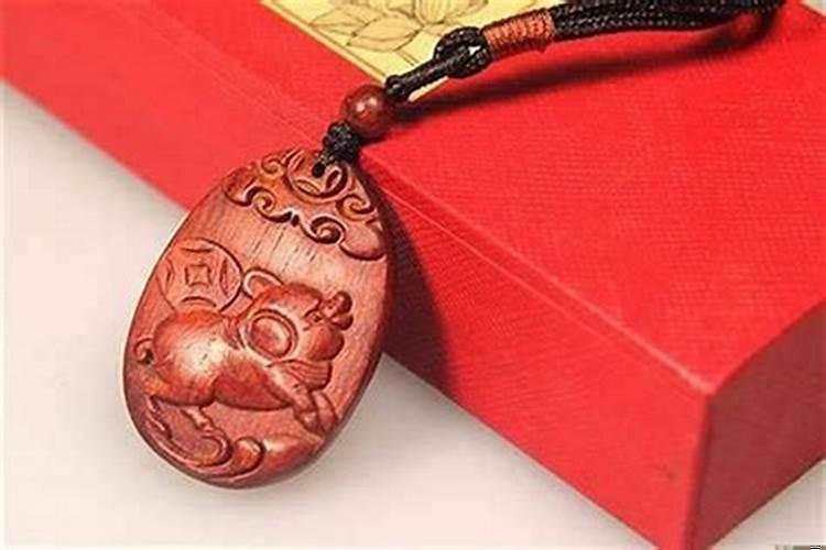 蛇年本命年要佩戴什么