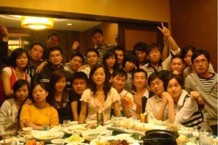 梦见很多老同学来我家做客