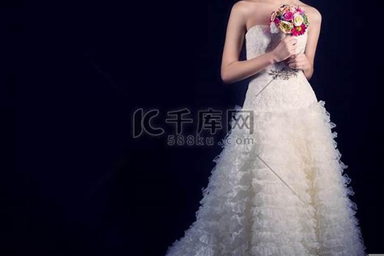 梦到穿白婚纱的女人