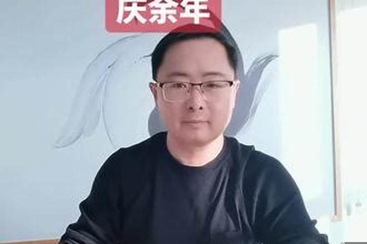 2025年农历八月哪天订婚好