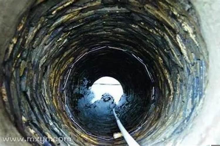 女人梦见井水突然上涨