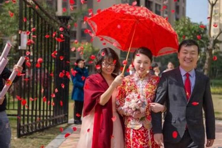 结婚男方什么时候送礼