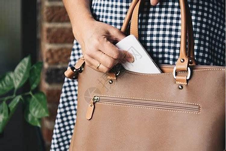 女生包里有哪些东西