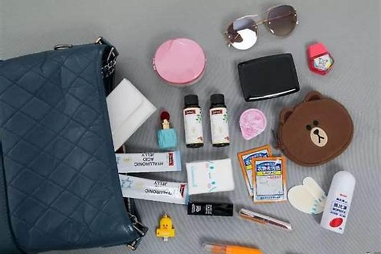 女生包里有哪些东西