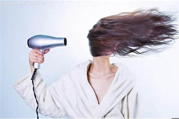 梦见池塘里有好多鱼和螃蟹