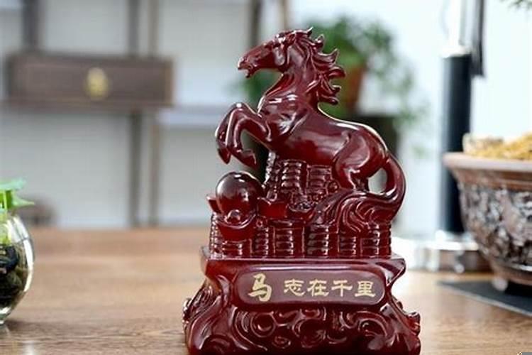 美女如蛇寝龙室猜一肖