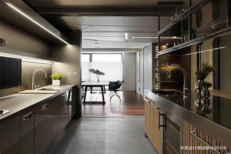 灶口能对厨房门吗