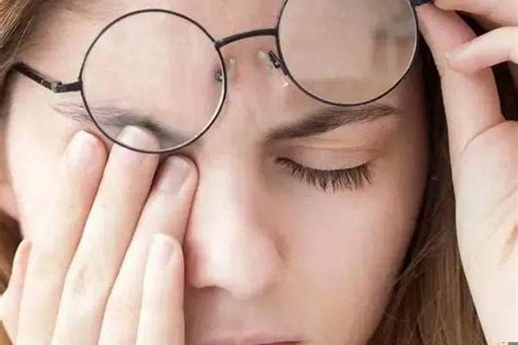 眼皮跳是睡不好吗