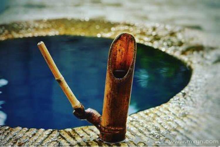 梦见井中有水是什么意思