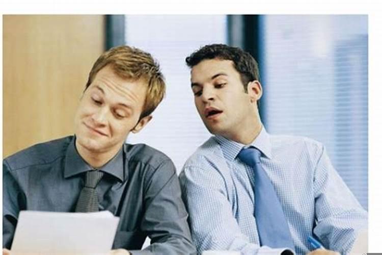 职场遇小人领导怎么办