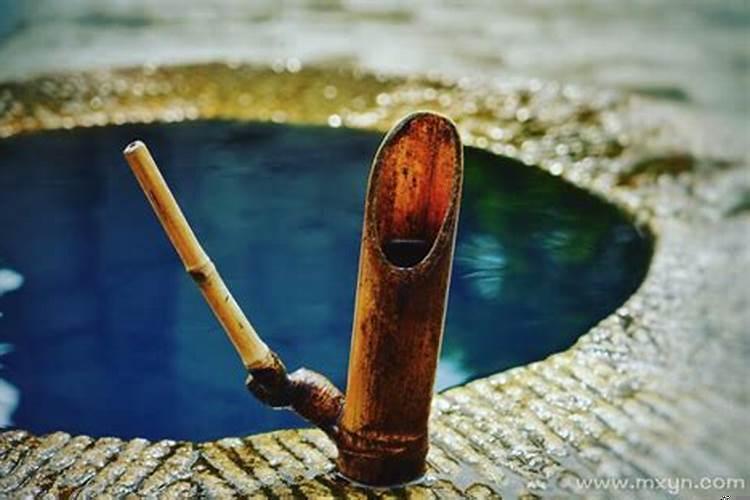 梦见井中有水是什么意思