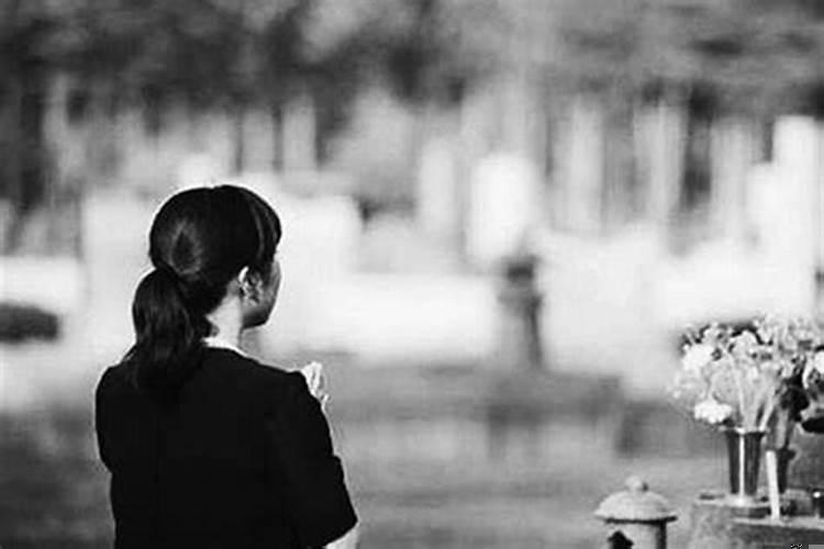 毫无征兆梦到妈妈出轨了预示什么意思