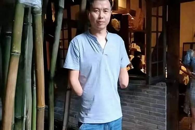 梦见老婆少了一只胳膊