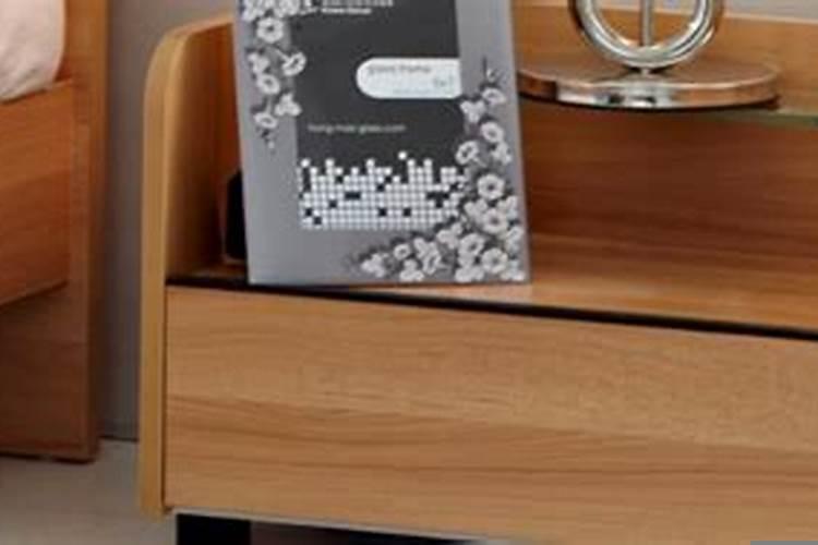 房间里床头柜必须要摆两个吗