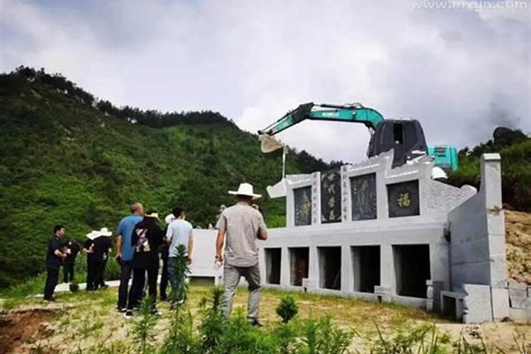 梦见给亲人上坟啥意思