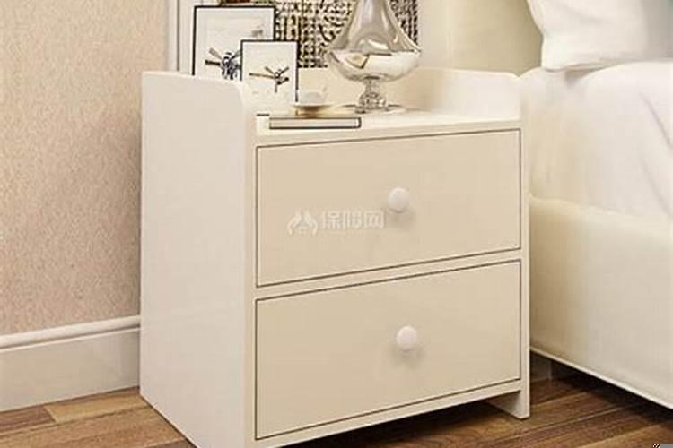 家里床头柜放一个好吗