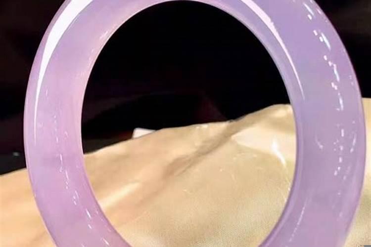 粉手镯是玉还是水晶