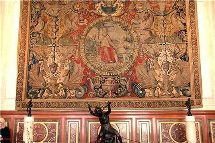 梦见自己抱着一个老太婆