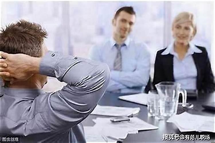 对于背后使坏的人和小人,应该怎么办