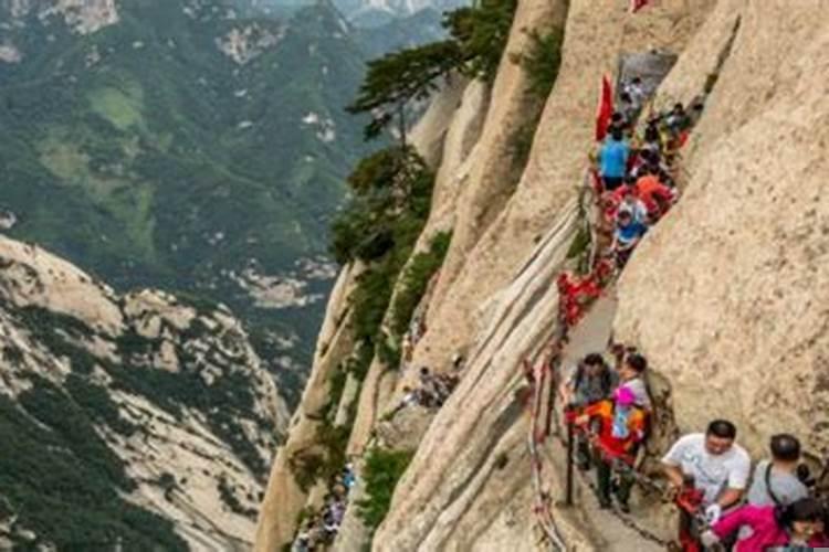 梦见开车爬很陡峭的坡