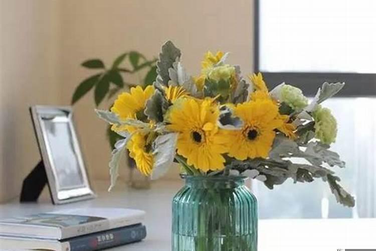 办公桌上摆花好不好